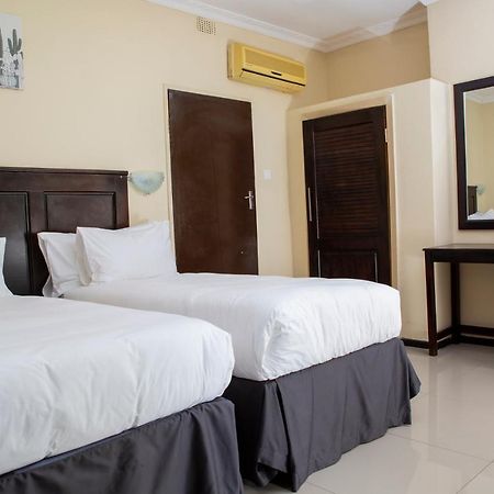Zambezi Junction Lodge Ливингстън Екстериор снимка