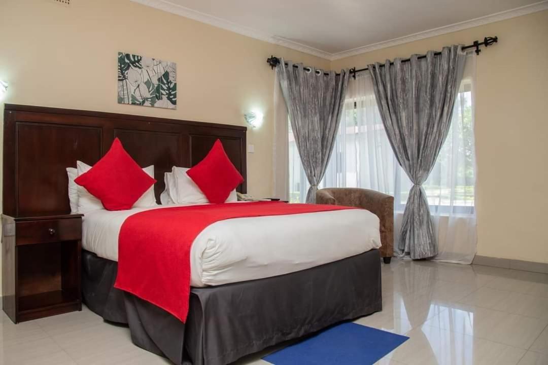 Zambezi Junction Lodge Ливингстън Екстериор снимка