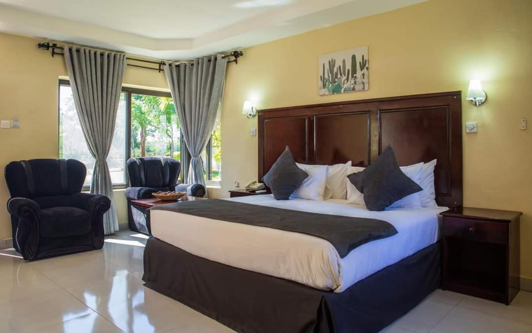 Zambezi Junction Lodge Ливингстън Екстериор снимка