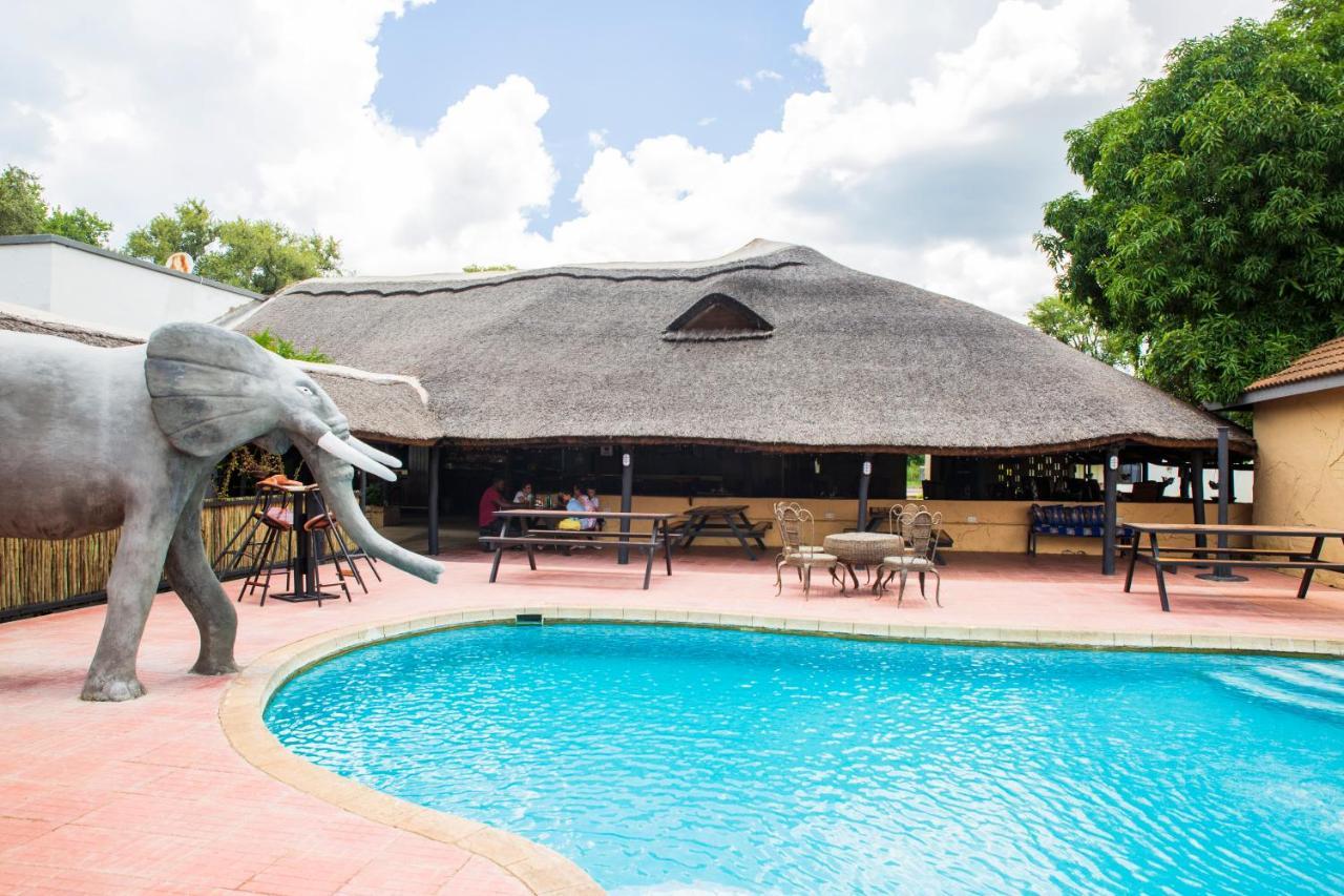 Zambezi Junction Lodge Ливингстън Екстериор снимка