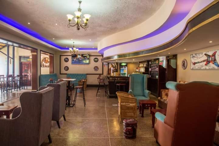 Zambezi Junction Lodge Ливингстън Екстериор снимка