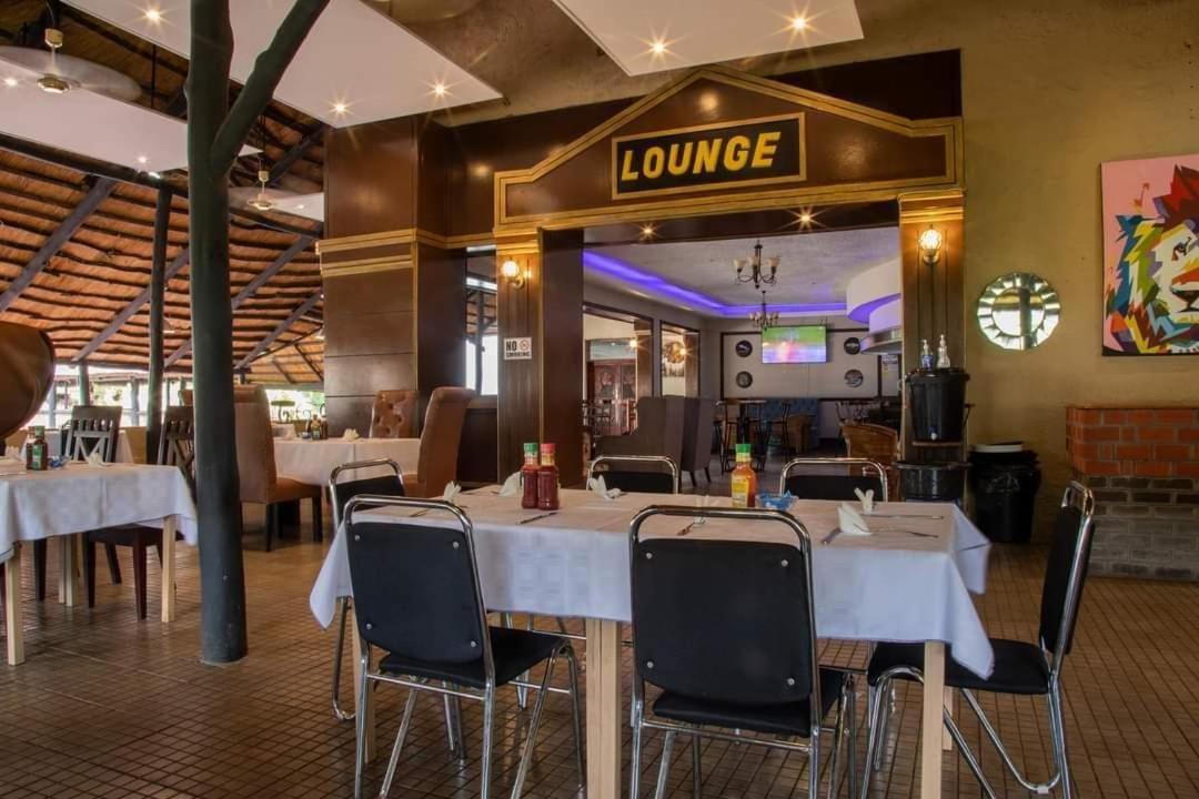 Zambezi Junction Lodge Ливингстън Екстериор снимка