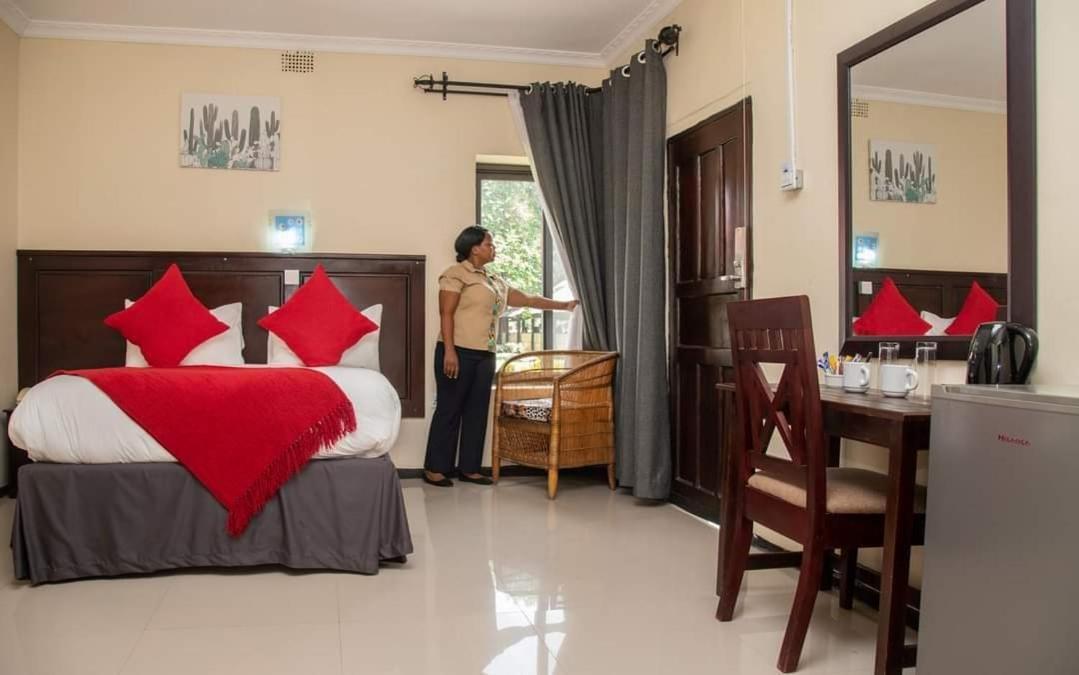 Zambezi Junction Lodge Ливингстън Екстериор снимка