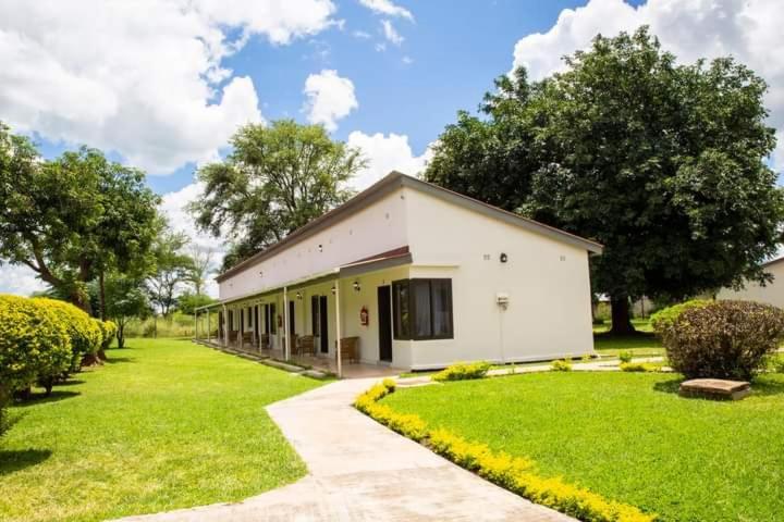 Zambezi Junction Lodge Ливингстън Екстериор снимка
