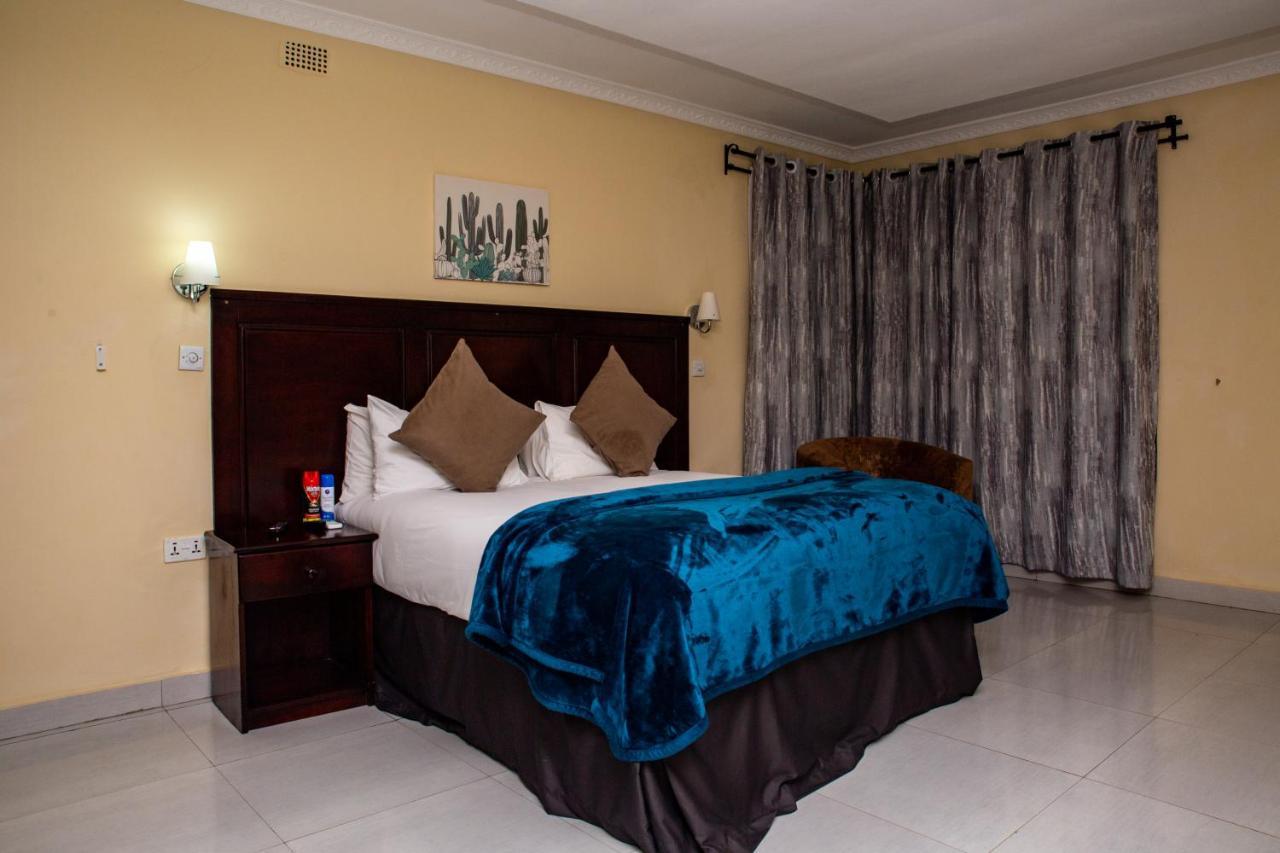 Zambezi Junction Lodge Ливингстън Екстериор снимка