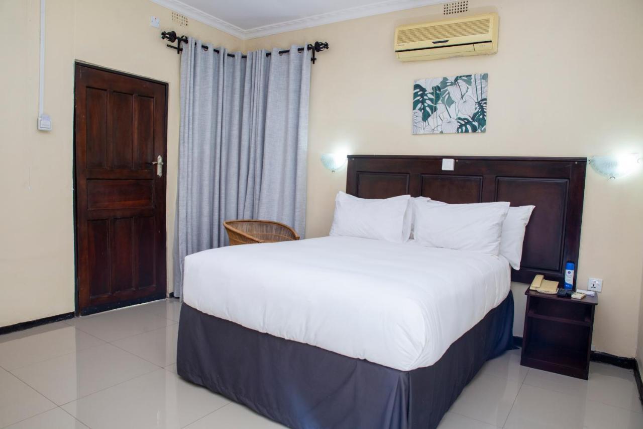 Zambezi Junction Lodge Ливингстън Екстериор снимка